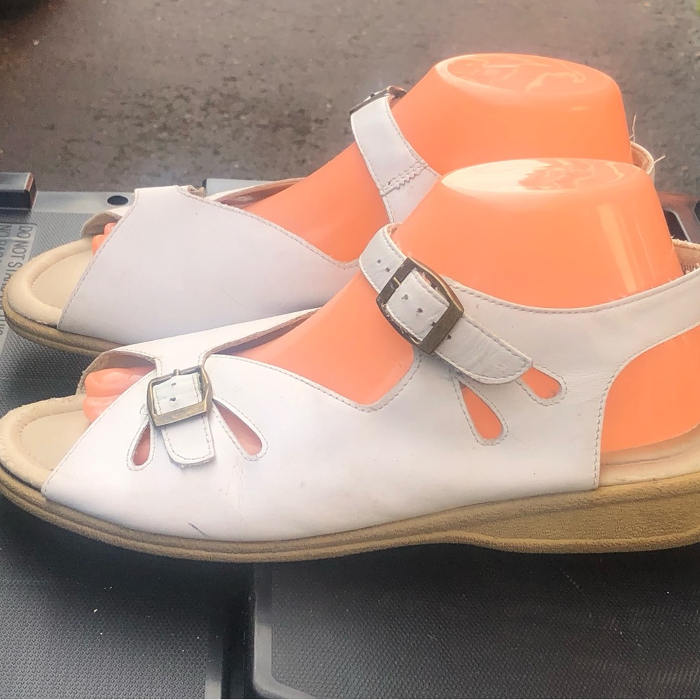Soft Spots Women’s White Leather Ankle Strap Sandals Size 8B